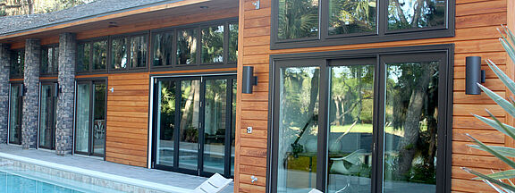 House with wooden panels; windows and doors laminated with RENOLIT EXOFOL 