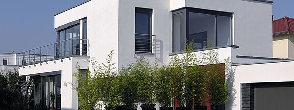 white detached house with anthracite coloured window profiles