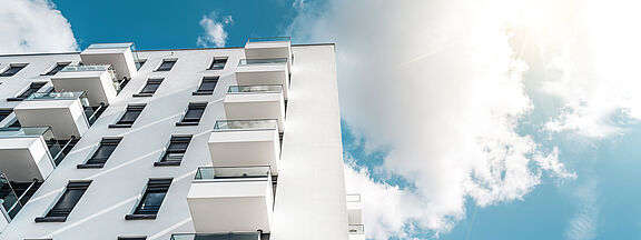 White apartment building, window profiles laminated with RENOLIT EXOFOL PX