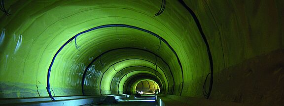 Tunnel sous pression d'eau